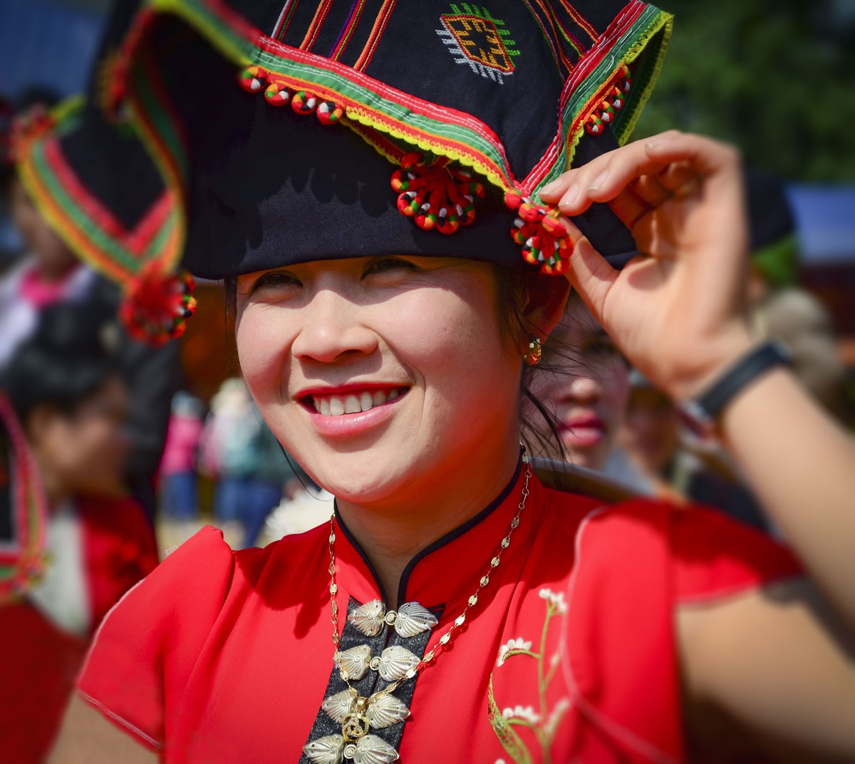 The World Behind The Scarf “Pieu” of Thai Ethnic Minority