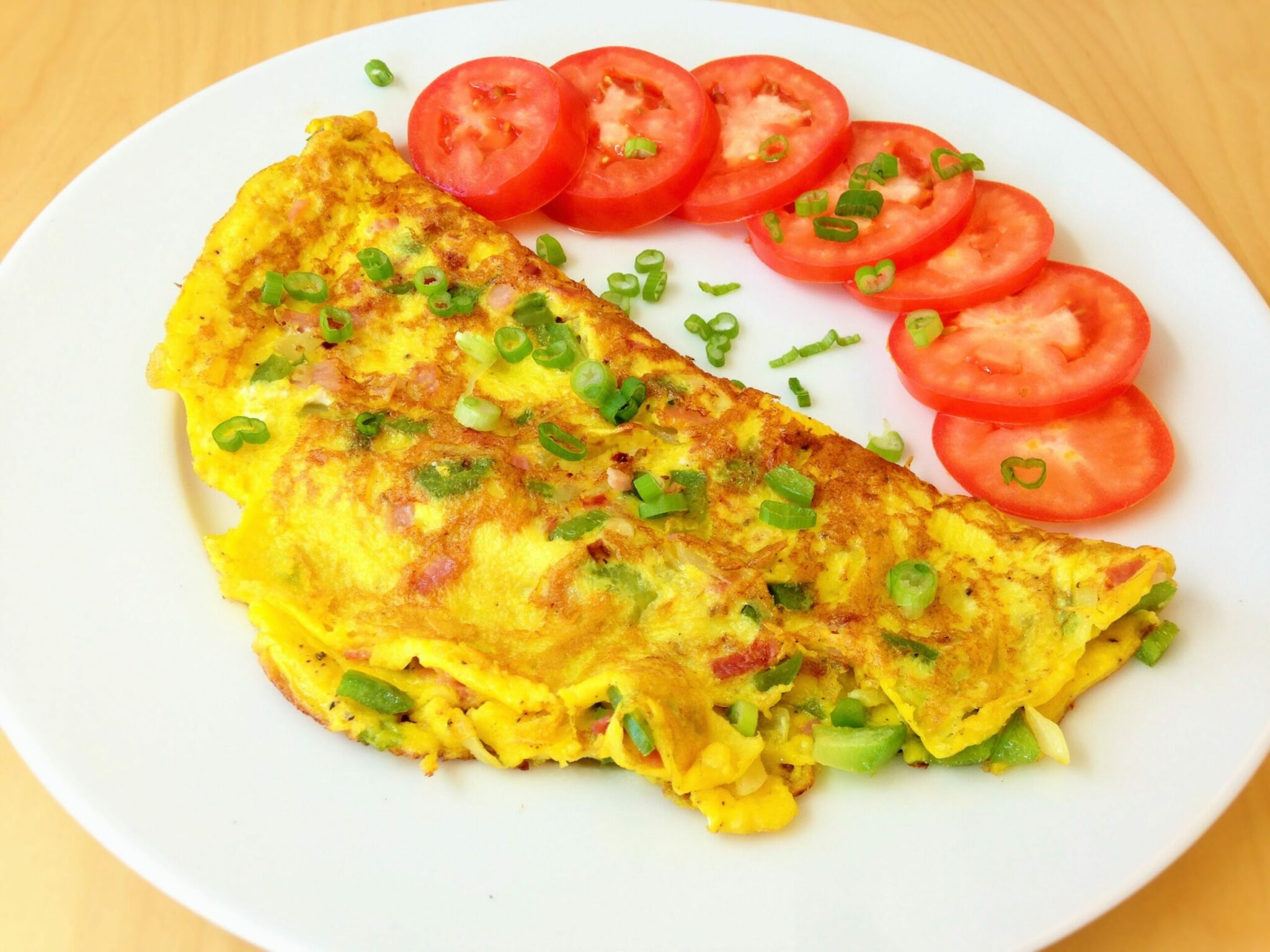 VIETNAMESE OMELET WITH TOMATOES AND ONIONS